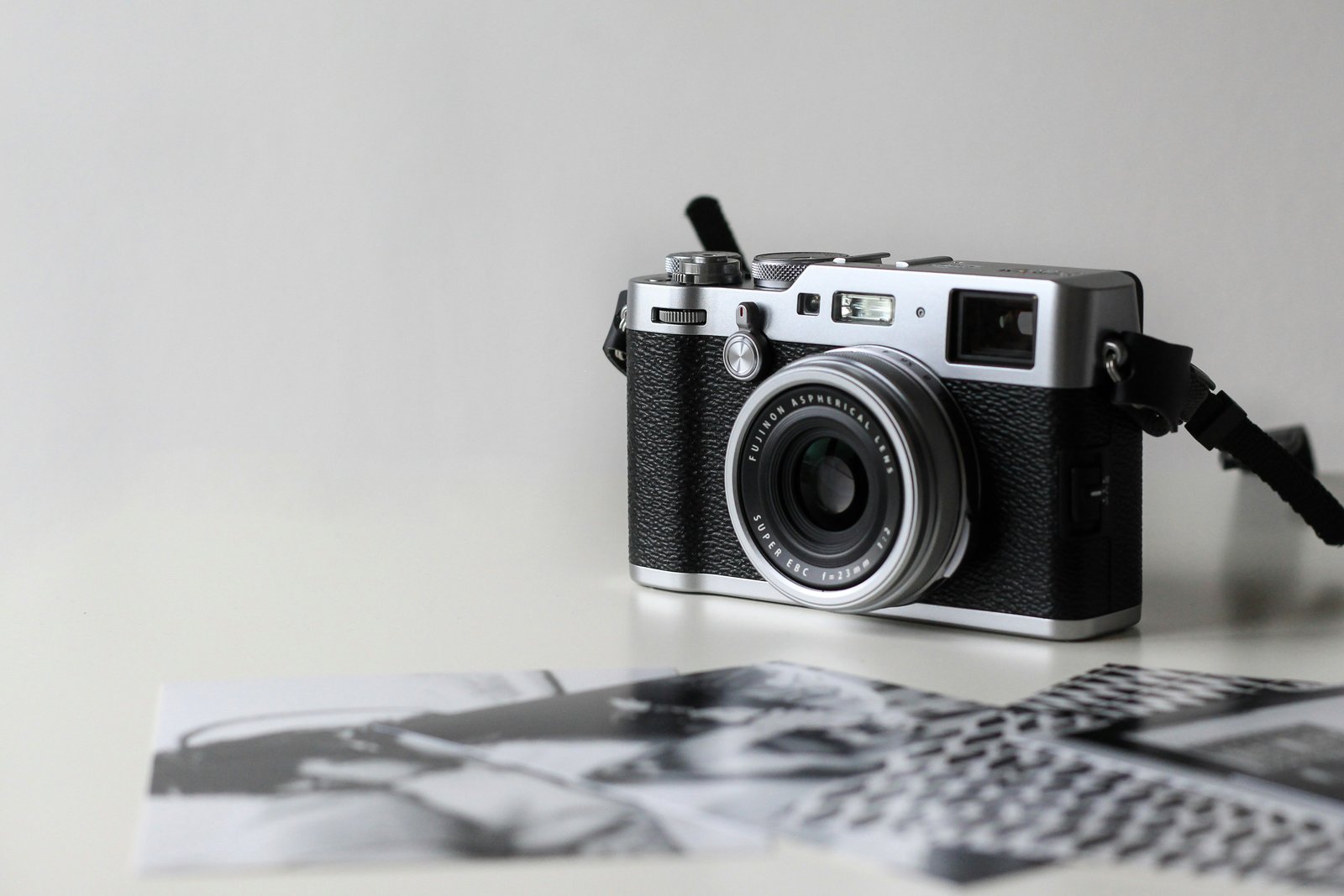 Appareil photo argentique et tirages photo